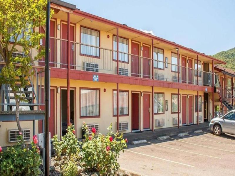 Ashland Valley Inn image
