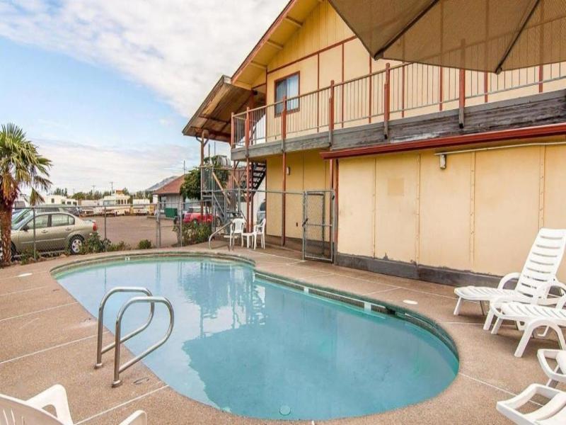 Ashland Valley Inn image