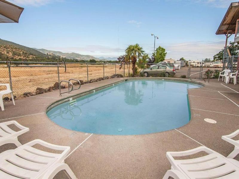 Ashland Valley Inn image