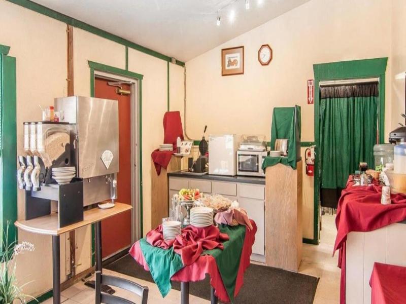 Ashland Valley Inn image