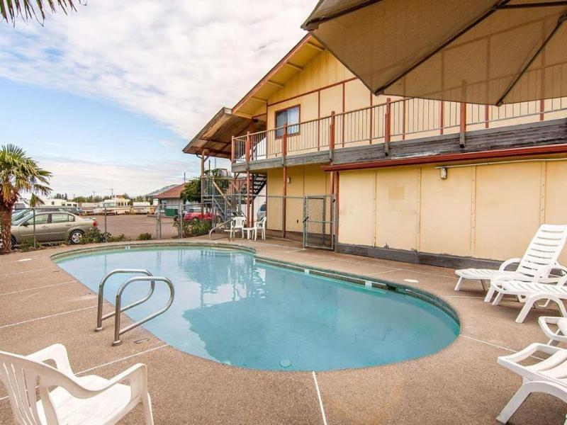 Ashland Valley Inn image