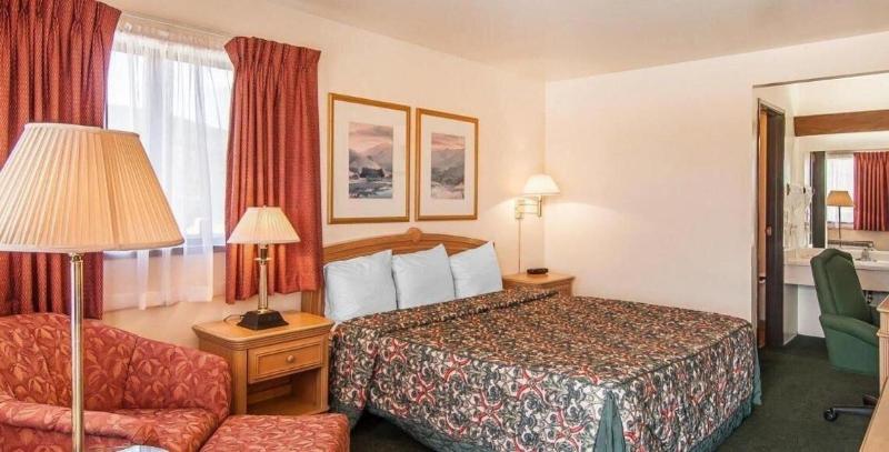 Ashland Valley Inn image