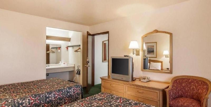 Ashland Valley Inn image