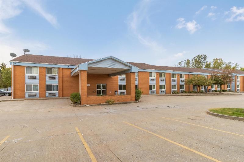 Motel 6 Davenport Ia image