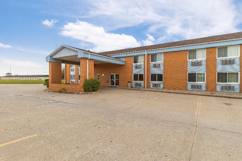 Motel 6 Davenport Ia image