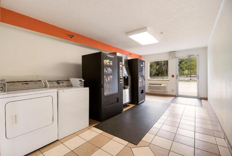 Motel 6 Davenport Ia image