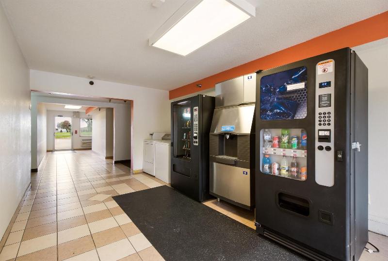 Motel 6 Davenport Ia image