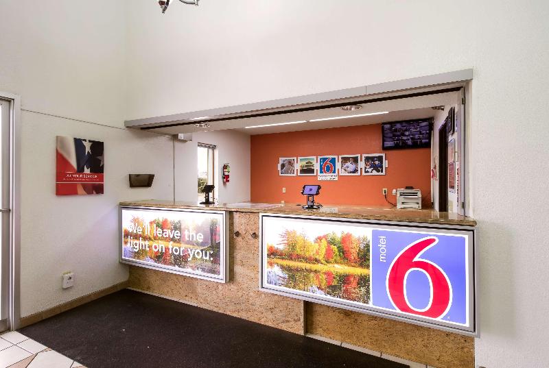 Motel 6 Davenport Ia image
