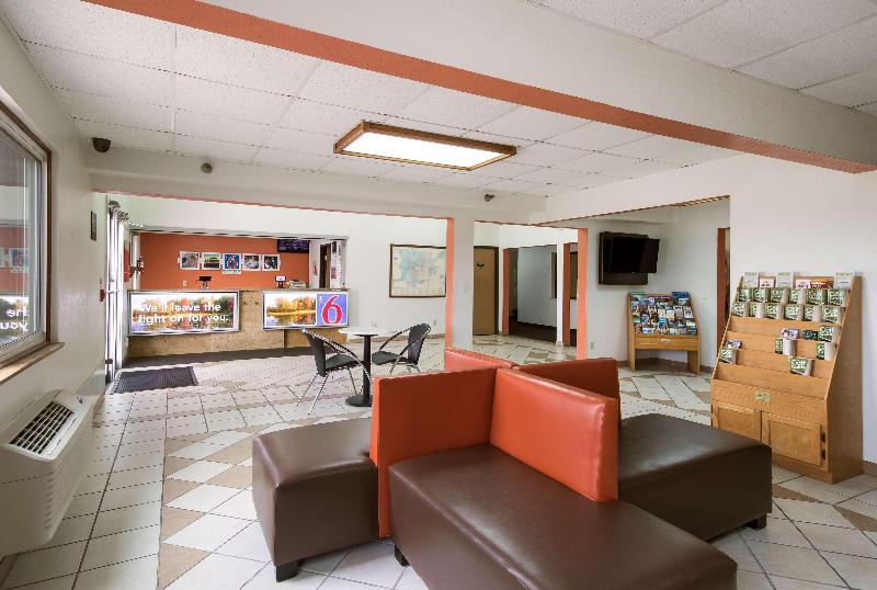 Motel 6 Davenport Ia image