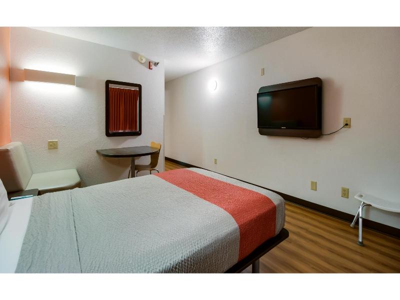 Motel 6 Davenport, IA image