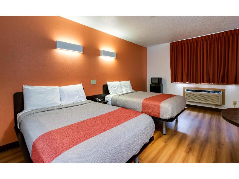 Motel 6 Davenport, IA image