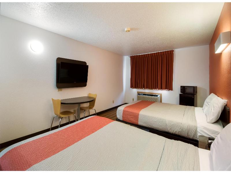 Motel 6 Davenport, IA image