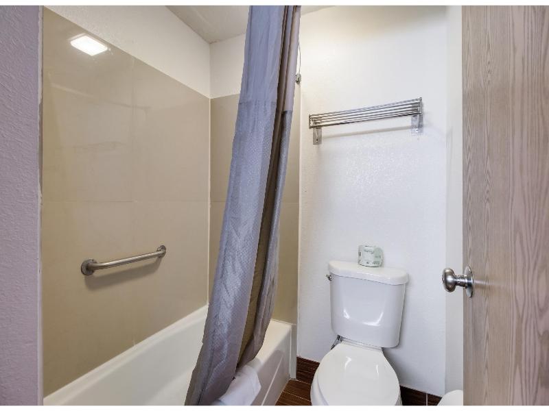 Motel 6 Davenport, IA image