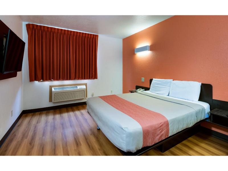 Motel 6 Davenport, IA image