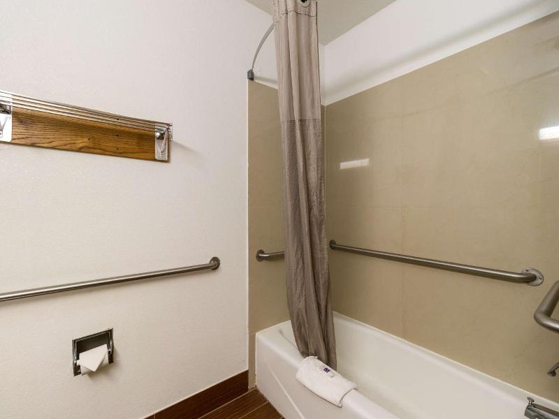 Motel 6 Davenport Ia image