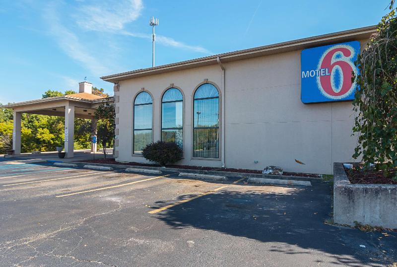 Motel 6 Hannibal Mo image