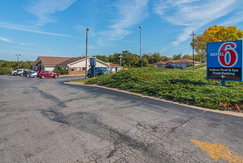Motel 6 Hannibal Mo image