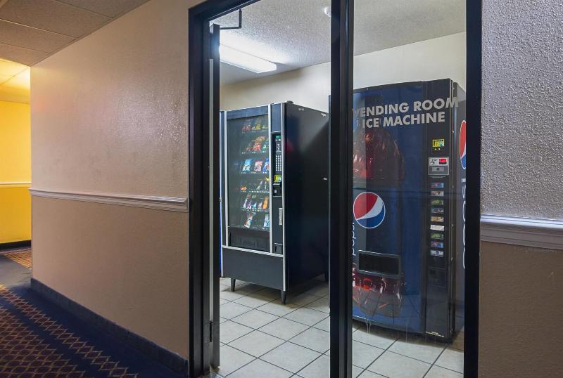Motel 6 Hannibal Mo image
