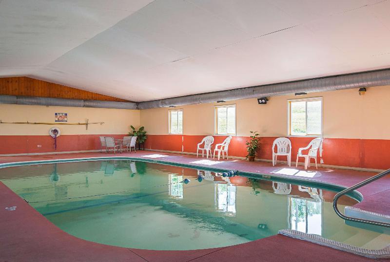Motel 6 Hannibal Mo image