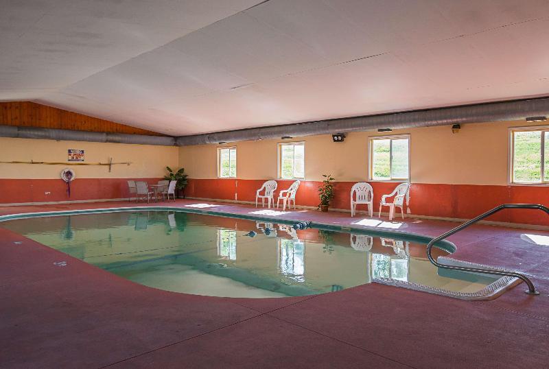 Motel 6 Hannibal Mo image
