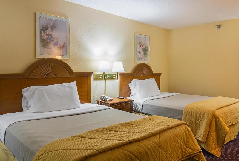 Motel 6 Hannibal Mo image