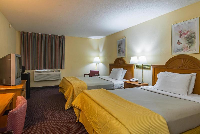 Motel 6 Hannibal Mo image
