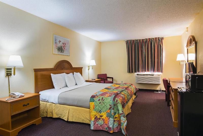 Motel 6 Hannibal Mo image