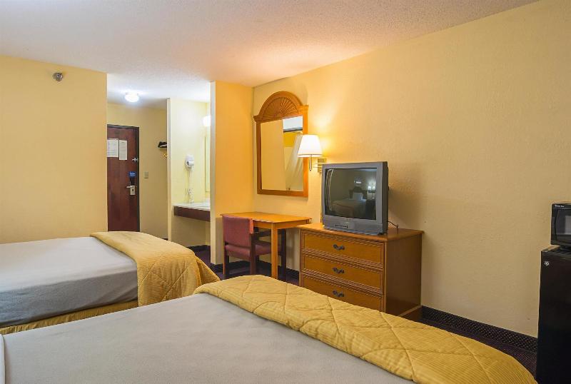 Motel 6 Hannibal Mo image