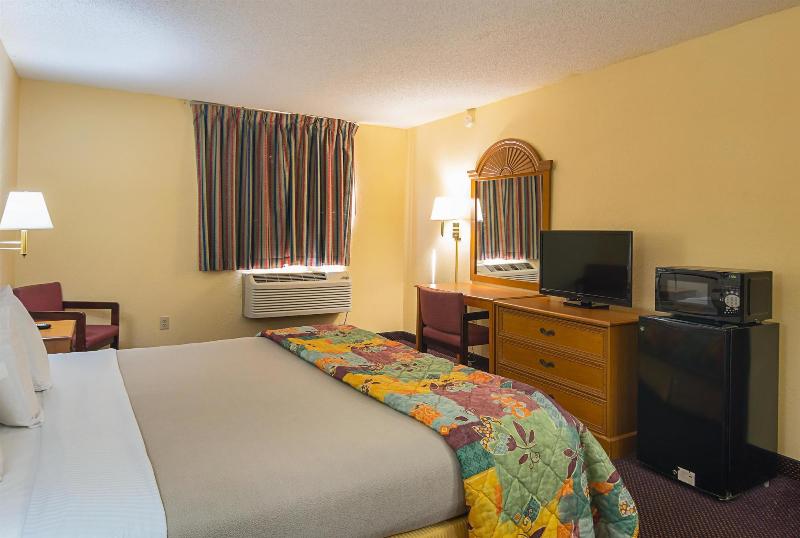 Motel 6 Hannibal Mo image