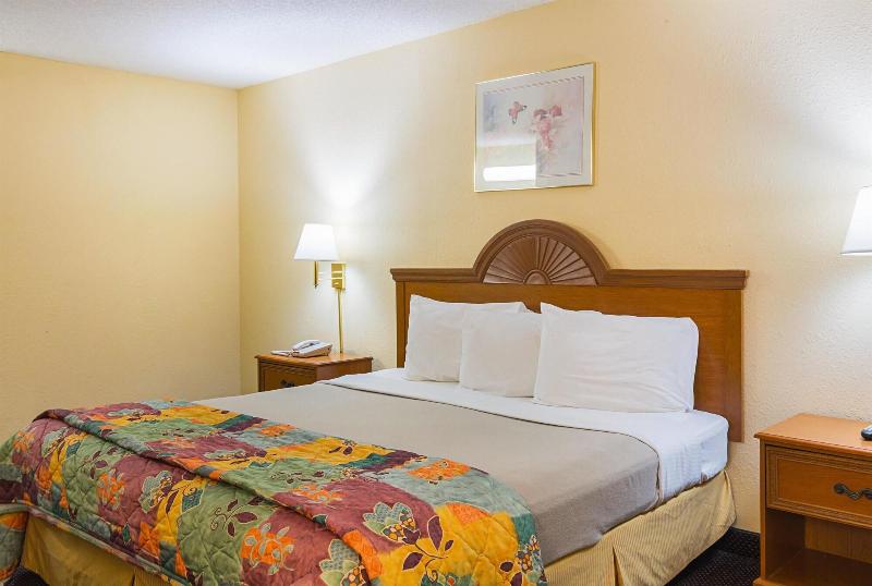 Motel 6 Hannibal Mo image