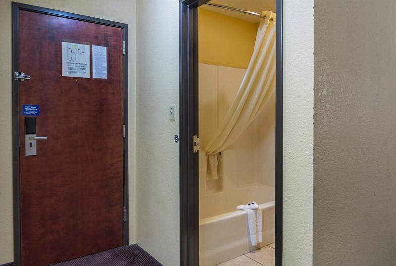 Motel 6 Hannibal Mo image