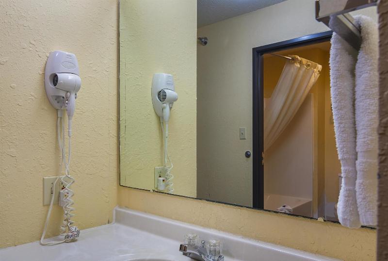 Motel 6 Hannibal Mo image