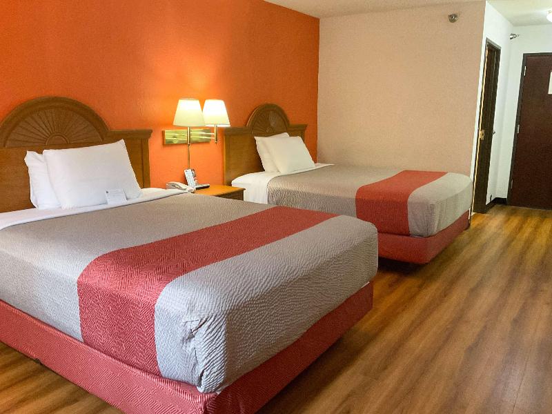 Motel 6 Hannibal Mo image