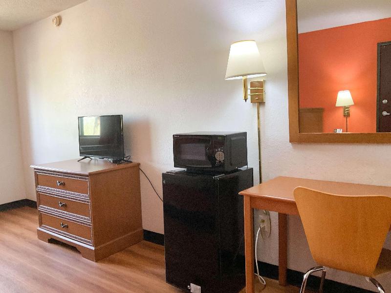 Motel 6 Hannibal Mo image