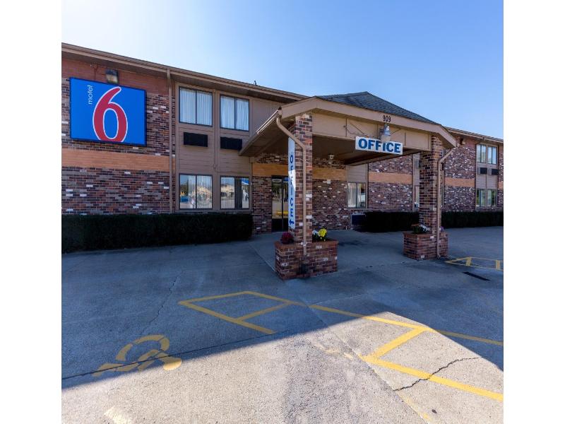 Motel 6 Troy, Il image