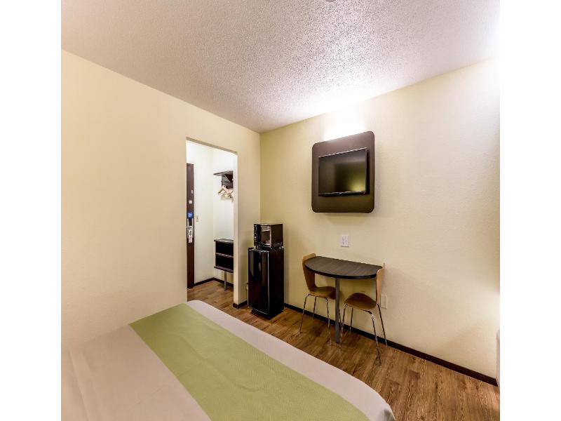 Motel 6 Troy, Il image