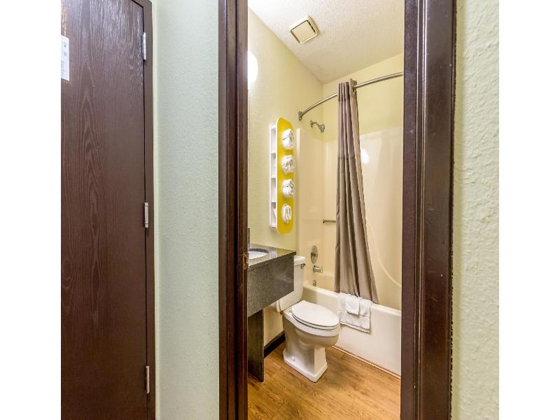 Motel 6 Troy, Il image
