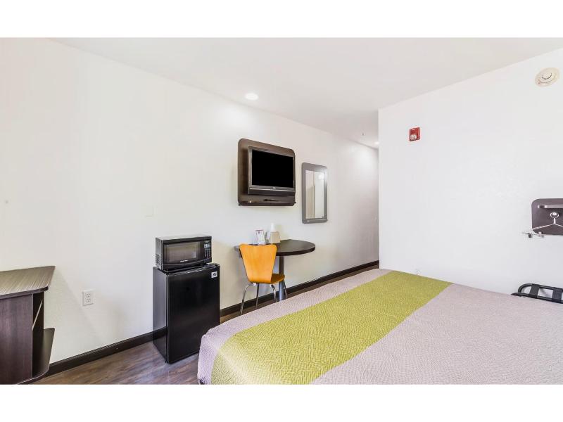 Motel 6 Gastonia, Nc image