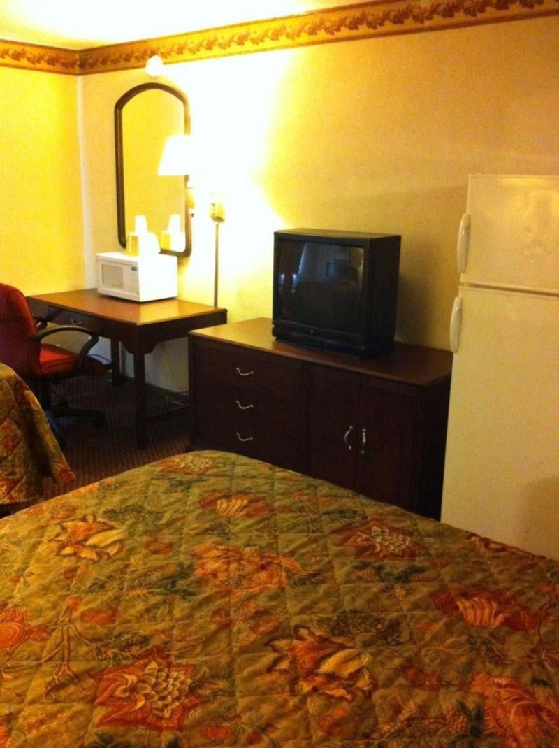 Budget Inn Express — exterior view