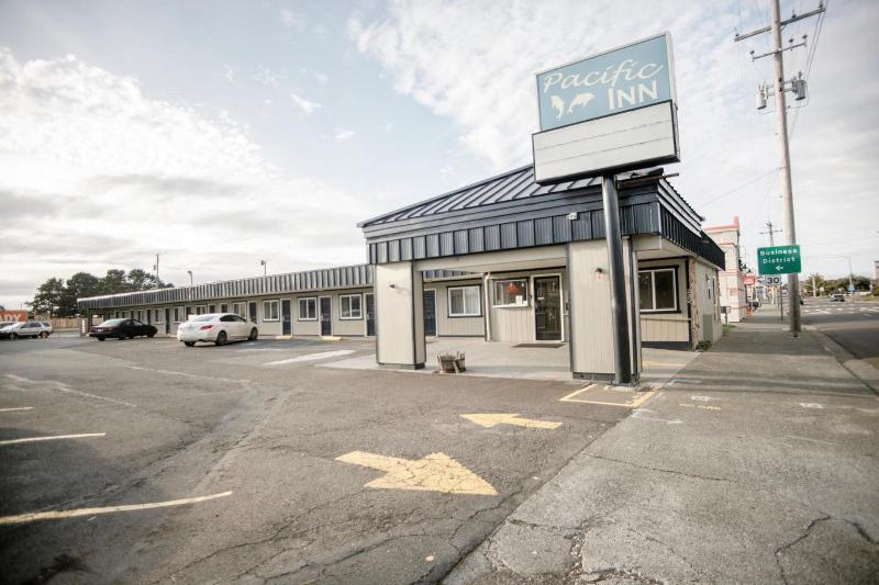 Pacific Inn image