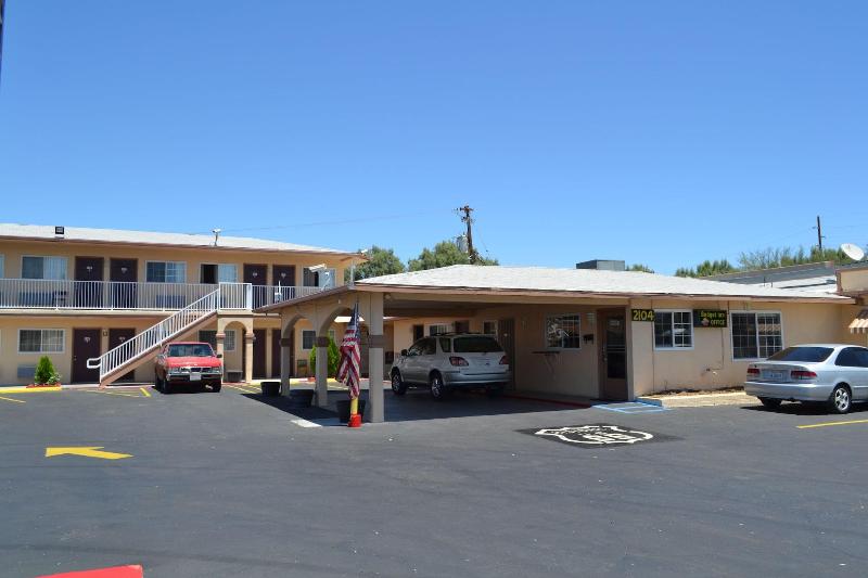 Budget Inn Of Needles — general view