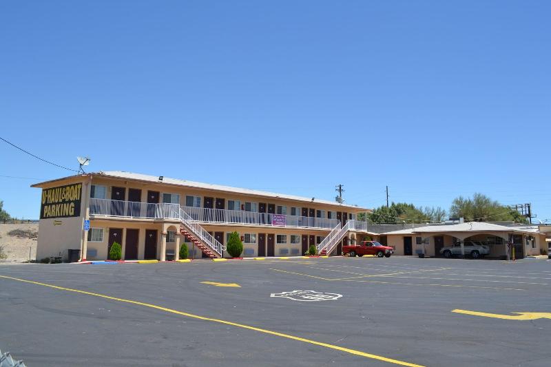 Budget Inn Of Needles — general view