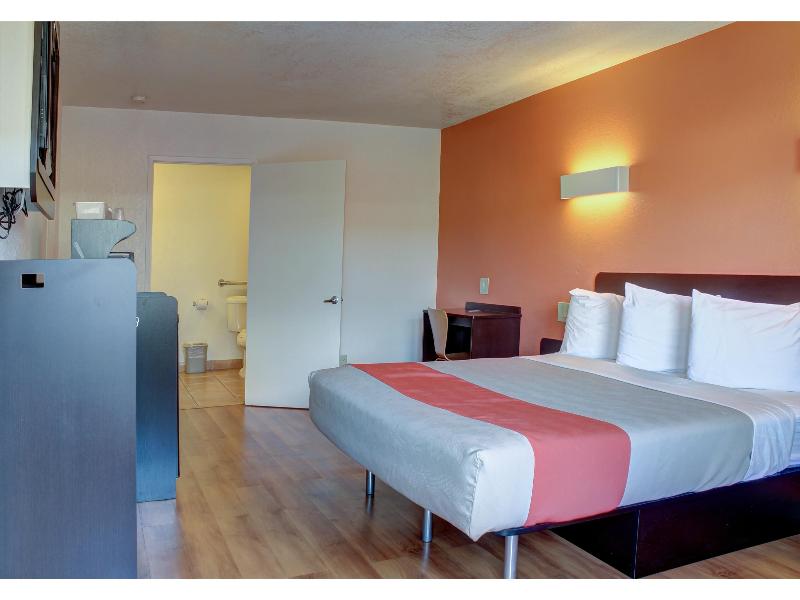 Motel 6 Bishop, CA image