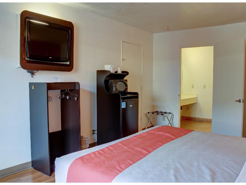Motel 6 Bishop, CA image