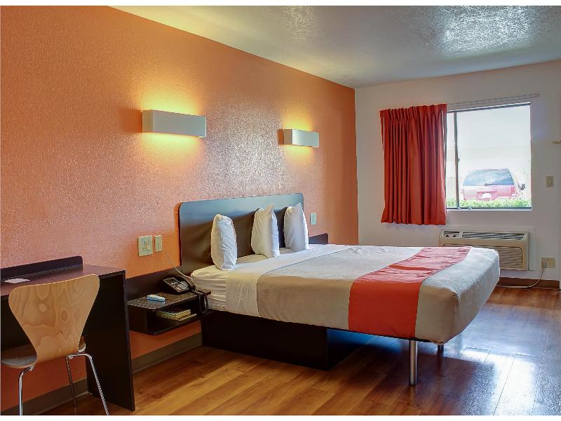 Motel 6 Bishop, CA image