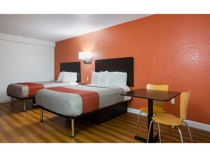 Motel 6 Suwanee, Ga - Gwinnett Center image