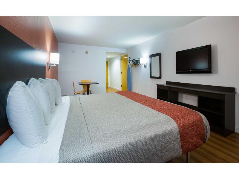 Motel 6 Suwanee, Ga - Gwinnett Center image