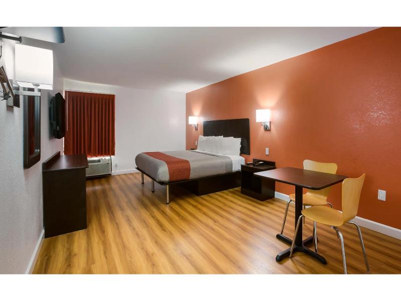 Motel 6 Suwanee, Ga - Gwinnett Center image