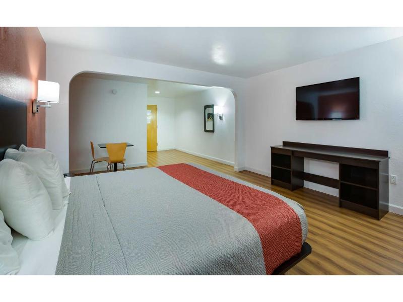 Motel 6 Suwanee, Ga - Gwinnett Center image