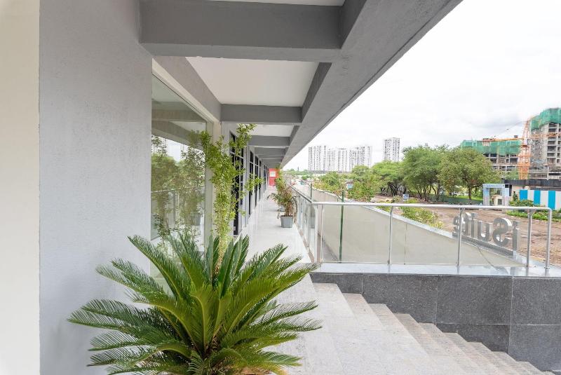 Isuite Hotel Kharadi Pune image